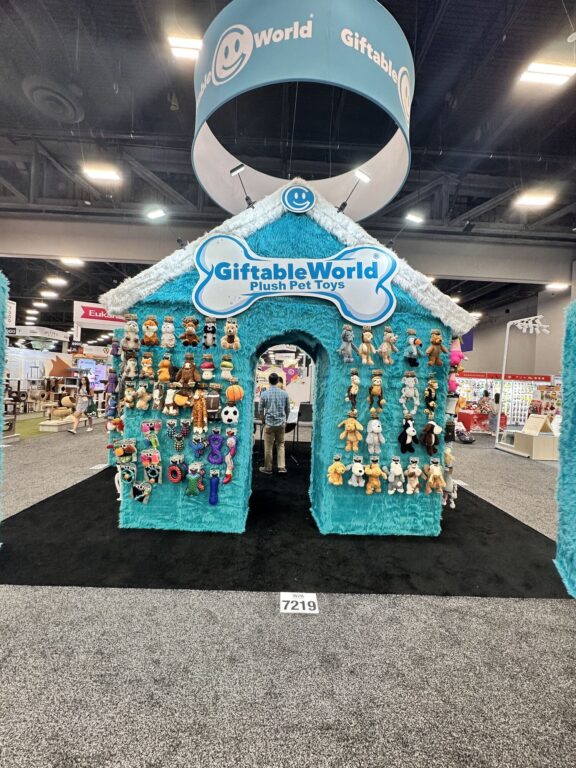 Giftable World – 20×20 Trade Show Booth